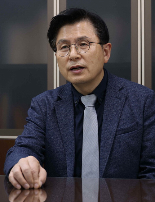 Independent Counsel Raids Former Prime Minister Hwang Kyo-ahn’s Residence