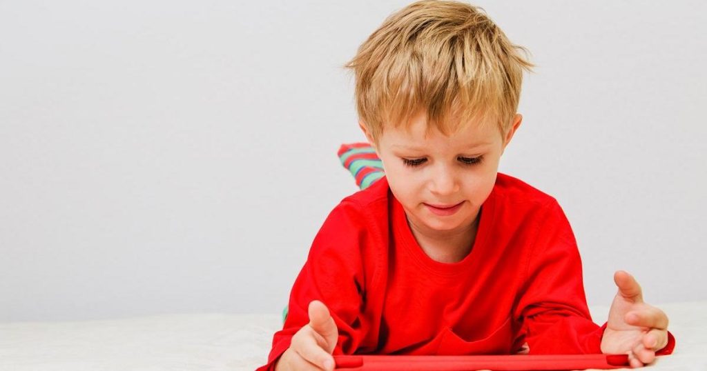 Young Children Exposed to Disinformation, Says Leading Editor