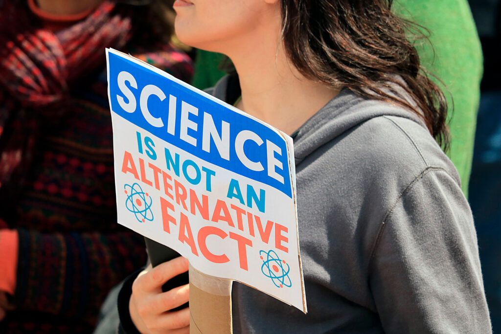 Examining the Intersection of Journalism, Propaganda and Climate Change Reporting