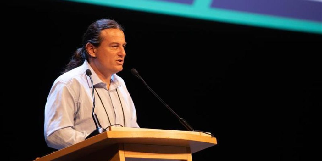 Study Examines Whether Crowdsourced Fact-Checking Can Reduce Social Media Misinformation