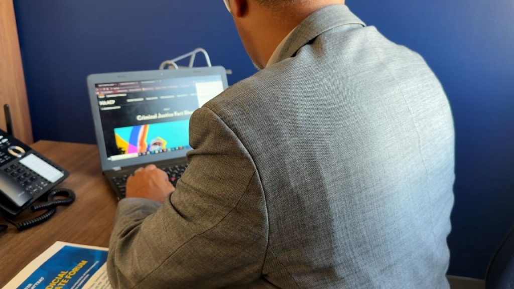 Detecting Falsehoods: A Guide to Identifying Social Media Misinformation