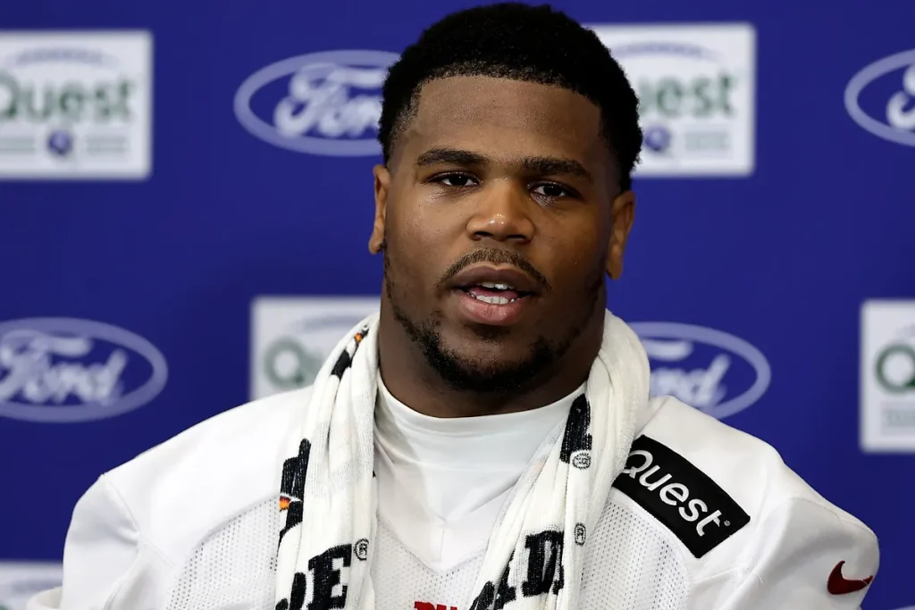 Fact Check: Reports of Abdul Carter Sleeping Through Giants Walkthrough Under Scrutiny