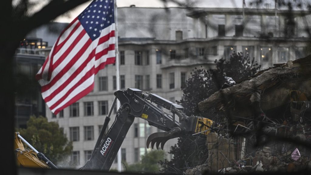 Fact Check: Claims That Construction Company Confronted Trump Over Unpaid White House Bills Unfounded