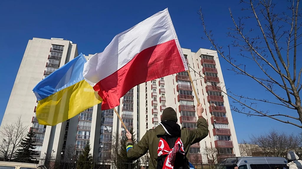 Poland’s Prime Minister Tusk Warns of Russian Disinformation Targeting Ukraine