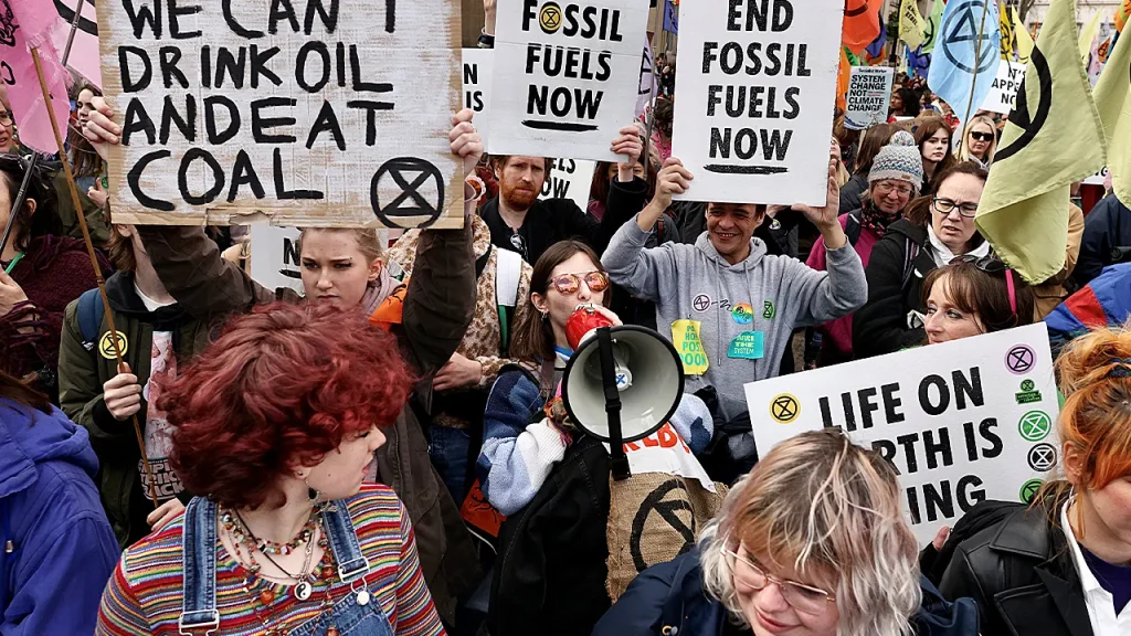 UK Officials Recommend Yoga, ‘Climate Cafés’ to Address Rising Eco-Anxiety