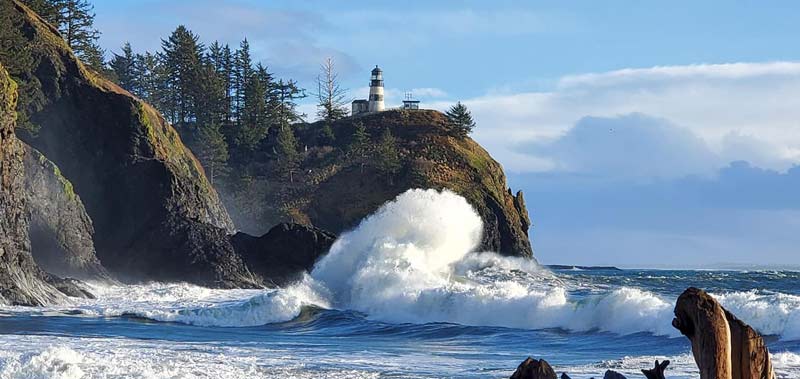 Wave Danger Alerts Issued for Oregon and Washington Coastlines, Clarifying Misinformation