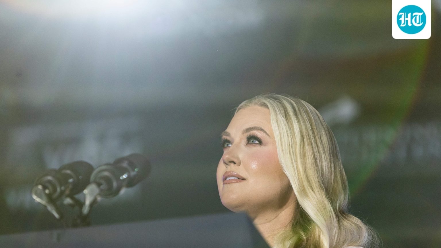 Fact-check: Claims That Carrie Underwood Criticized Erika Kirk Over Husband’s Death