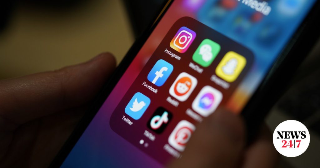 Social Media Reshapes Greece’s News Landscape