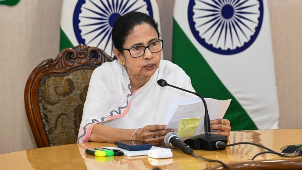 Mamata Banerjee Rejects Claims She Accepted SIR Form, Calls It “Deliberate Propaganda”