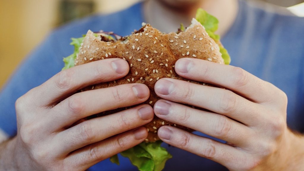 Florida Man Dies Hours After Consuming Burger, Researchers Confirm Fatal Allergy