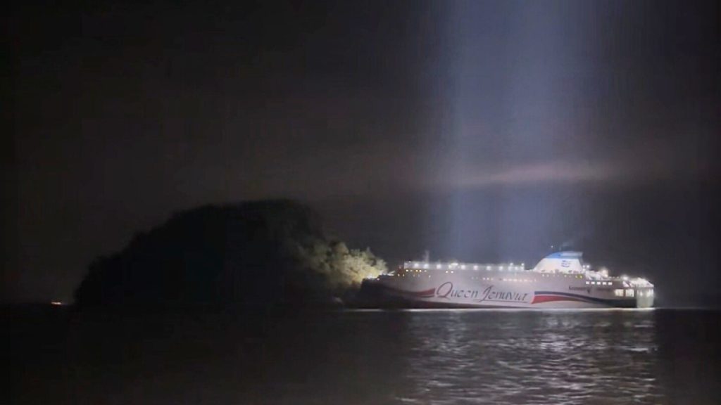 South Korean ferry carrying about 270 people runs aground and injures 3