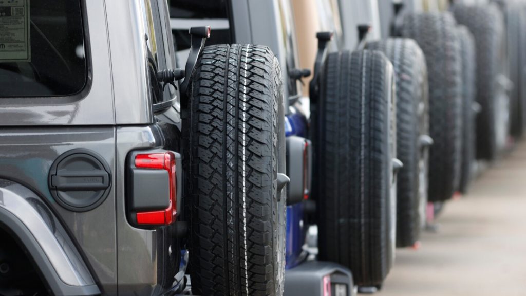 Chrysler recalls 320,000 Jeep plug-in hybrids due to faulty battery that can catch fire