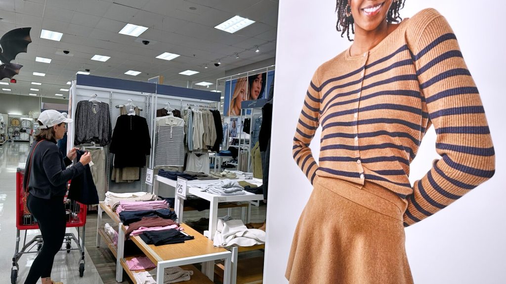 National Retail Federation predicts first $1 trillion holiday shopping season