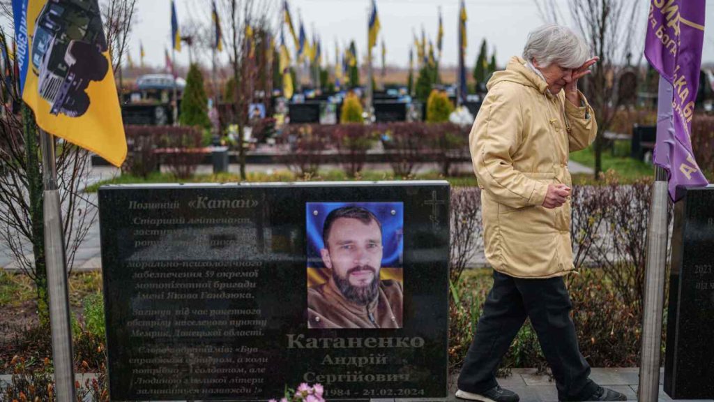 Ukraine peace plan darkens the mood across a war-torn nation