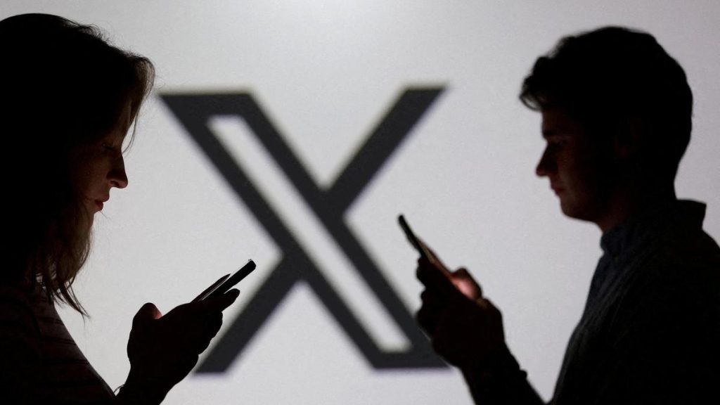 Pakistan Considers Ban on ‘Uncooperative’ Social Media Platforms, Minister Says