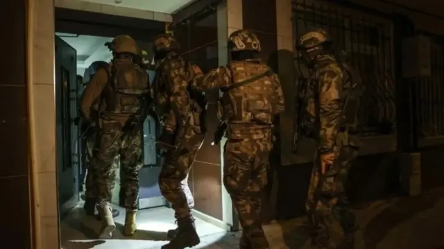 Turkey Detains 29 in Istanbul Over ISIS Propaganda, Weapons Seized