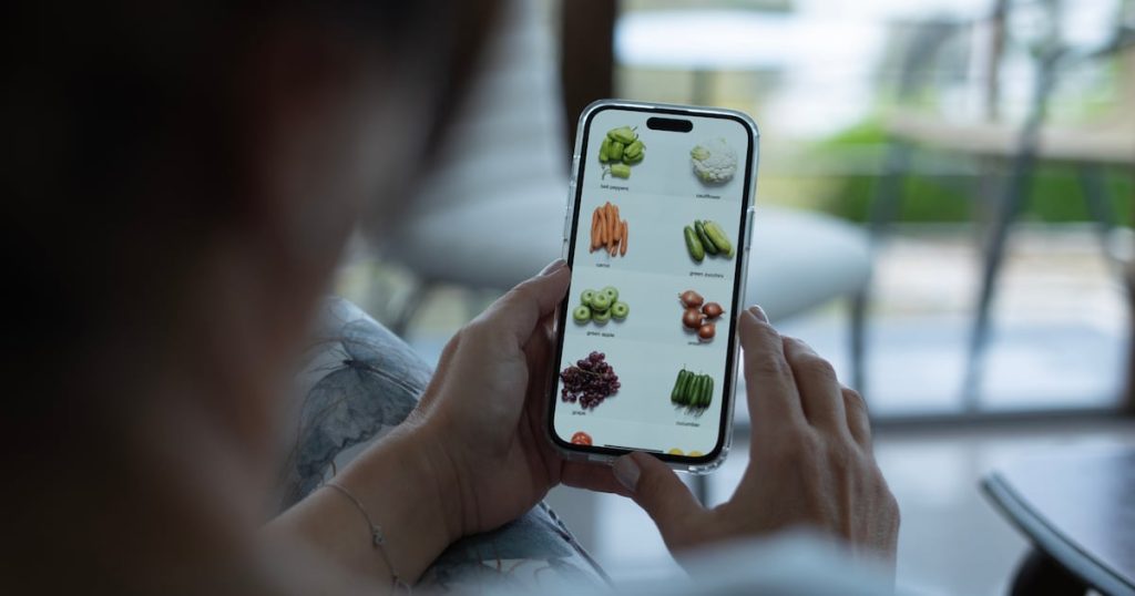 Food Industry Faces Challenges from Social Media Disinformation, Experts Analyze