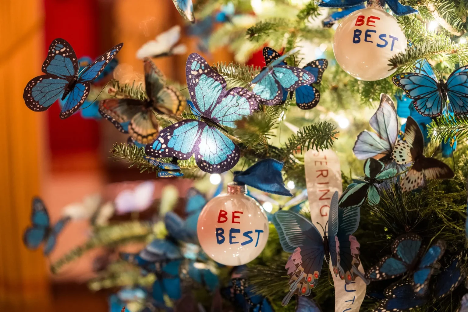 Melania Trump Unveils White House Christmas Decorations with “Home is Where the Heart Is” Theme