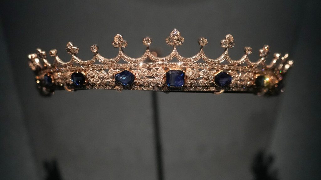 More glittering royal jewels displayed while Paris is still uneasy over the Louvre robbery