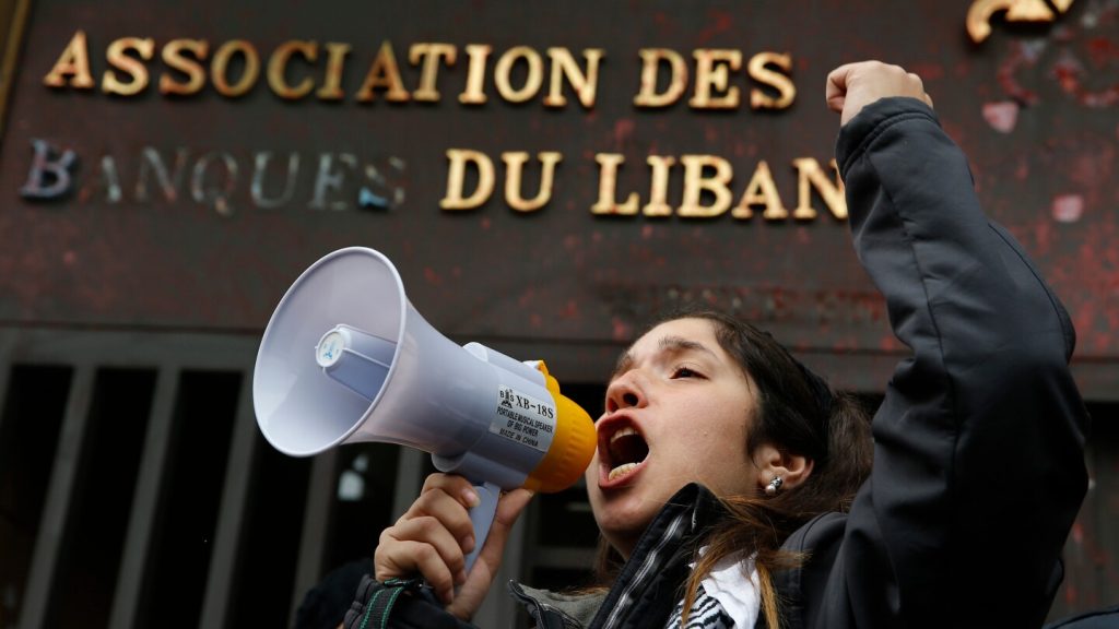 Lebanese Cabinet approves a draft law to return funds wiped out with the 2019 collapse of banks