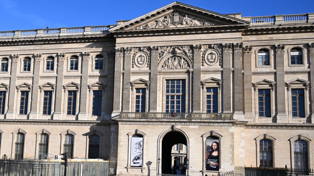 Louvre workers announce strike over work conditions and security after $102M heist