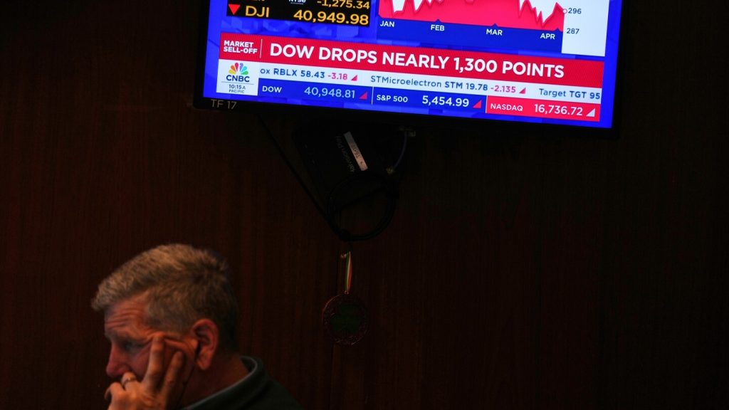 World markets are mixed after the S&P 500 hits a record high, buoyed by strong US economic data