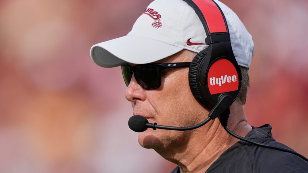 Iowa State defensive coordinator Jon Heacock retires, ending a coaching career after 4-plus decades