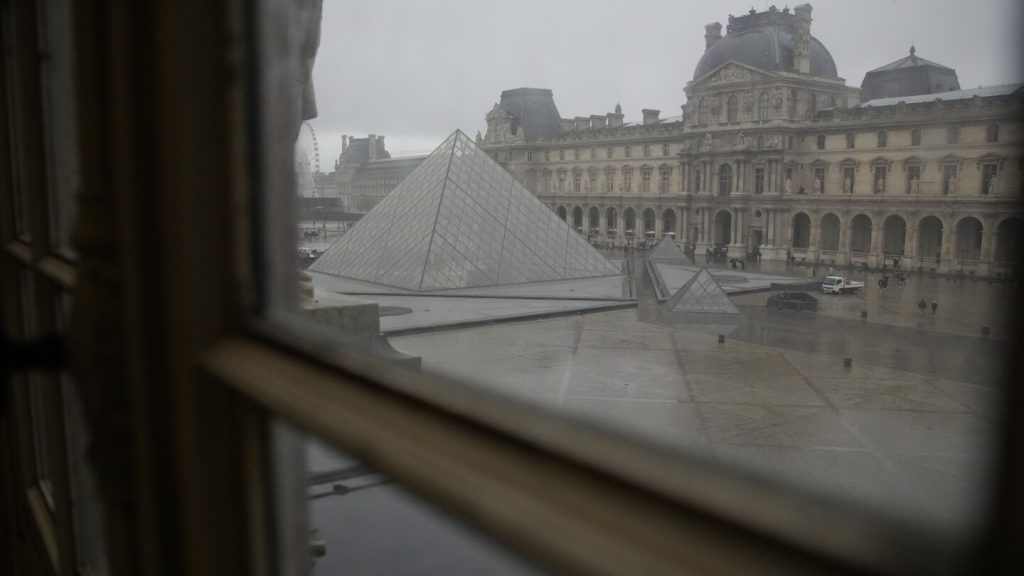 Louvre thieves escaped with just 30 seconds to spare, Senate inquiry finds