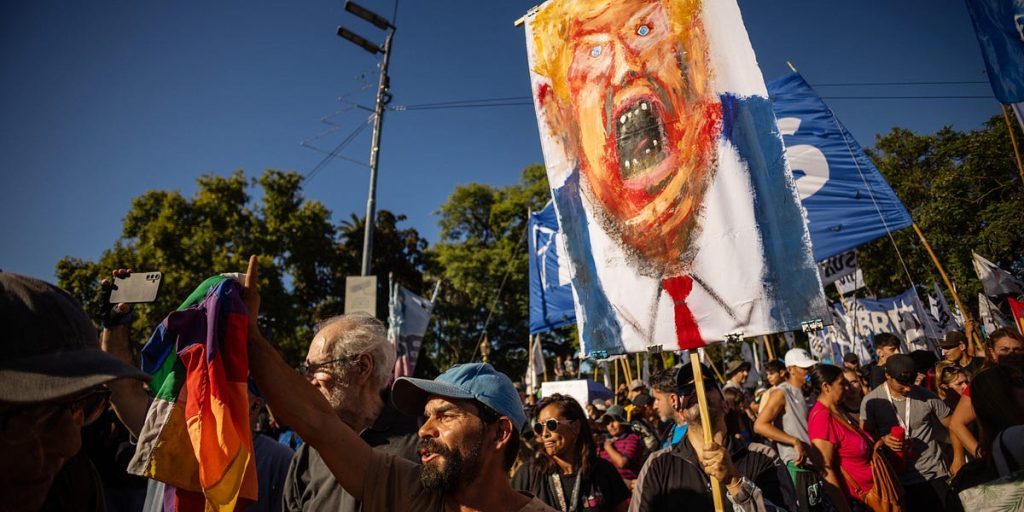 Trump Faces Propaganda Backlash Over Venezuela Policy