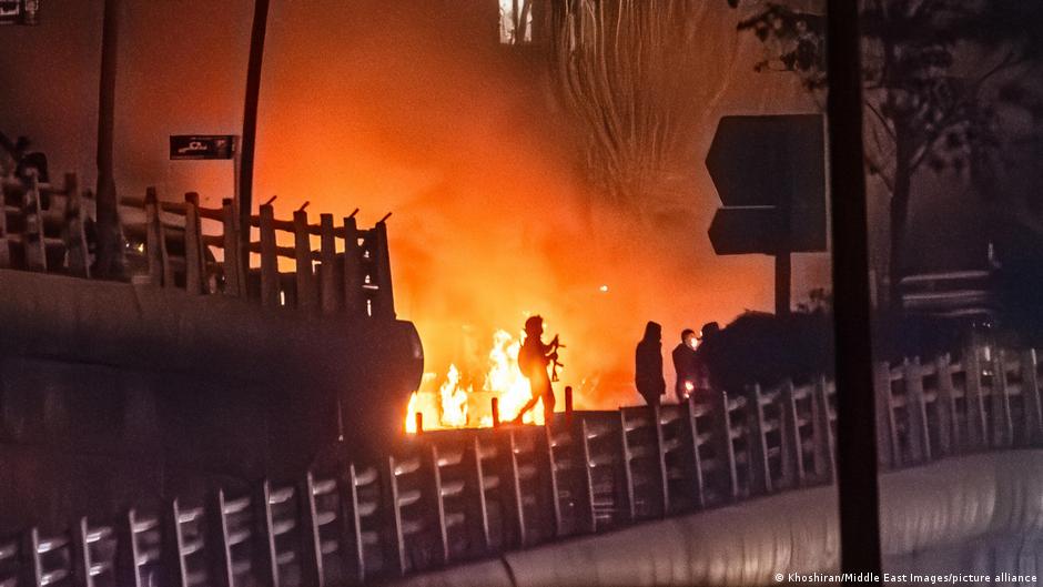 Iran Protests: AI-Generated Content and Outdated Videos Spread Misinformation