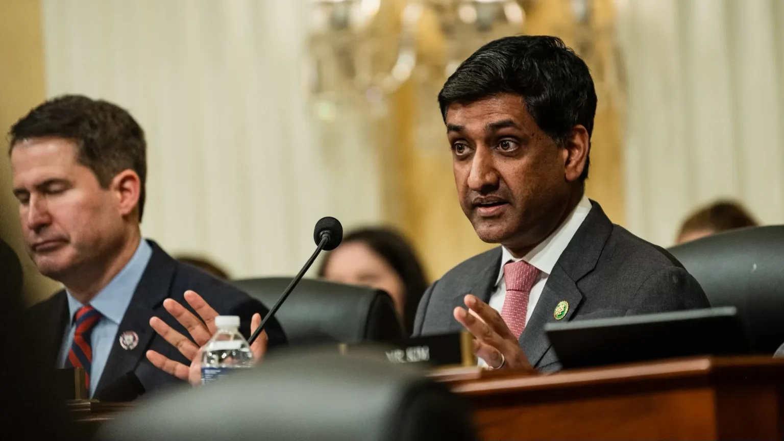 ICE Agent Should Face Prosecution for Minneapolis Fatal Shooting, Says Rep. Ro Khanna