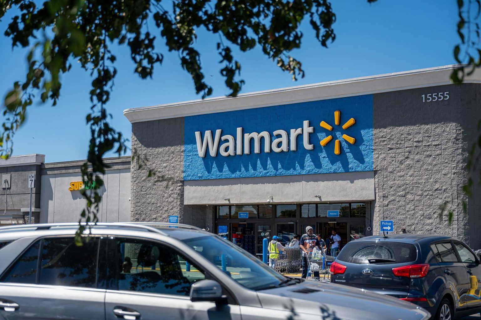 Trump Falsely Claims Walmart Closing 250 California Stores