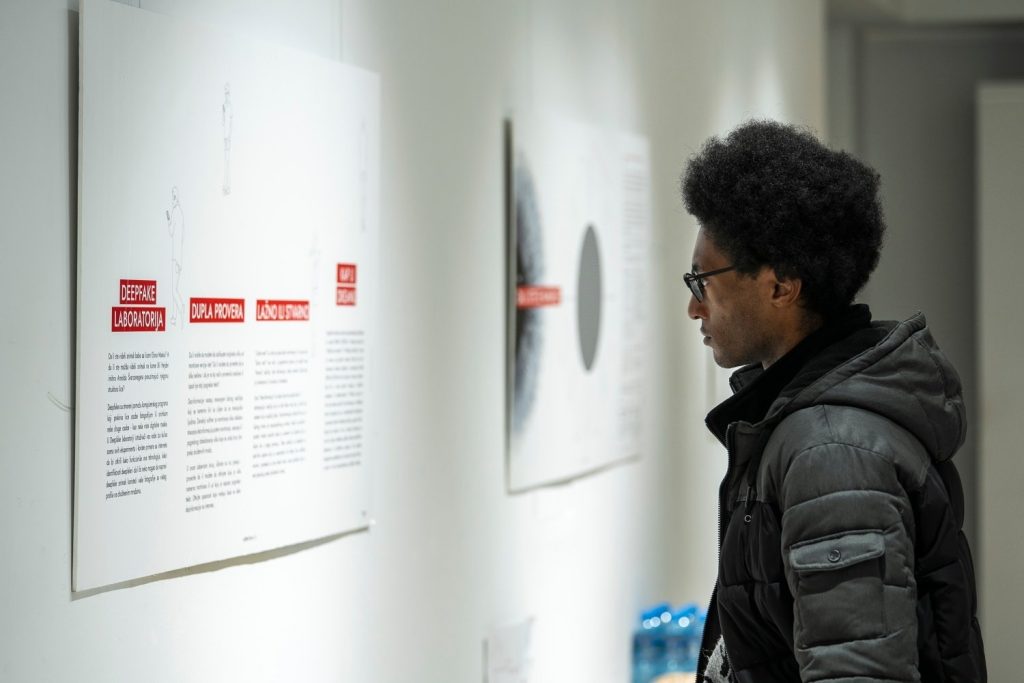 Kosovo Hosts “The Glass Room” Exhibition Exploring Misinformation