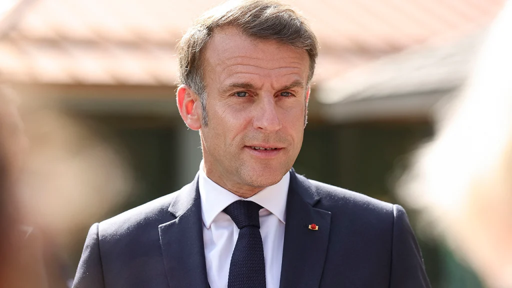 France Plans Ban on Social Media for Children Under 15 Starting in 2026