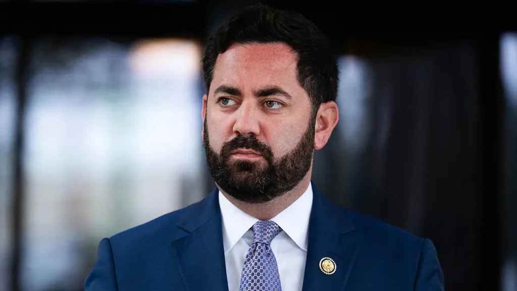 Republican Lawmaker Challenges Democratic Redistricting Plan in Battleground State