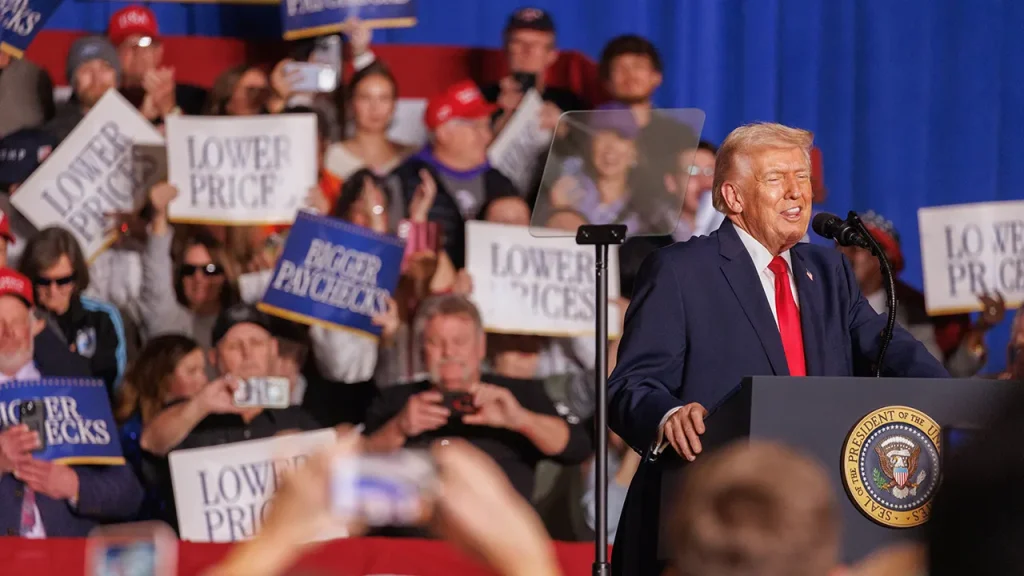 Trump Warns of Agenda Setback if Republicans Lose Midterms During Iowa Rally