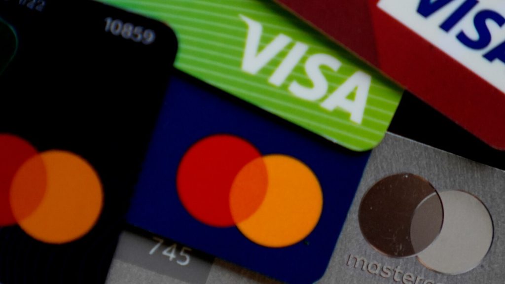 Trump pushes a 1-year, 10% cap on credit card interest rates and banks balk