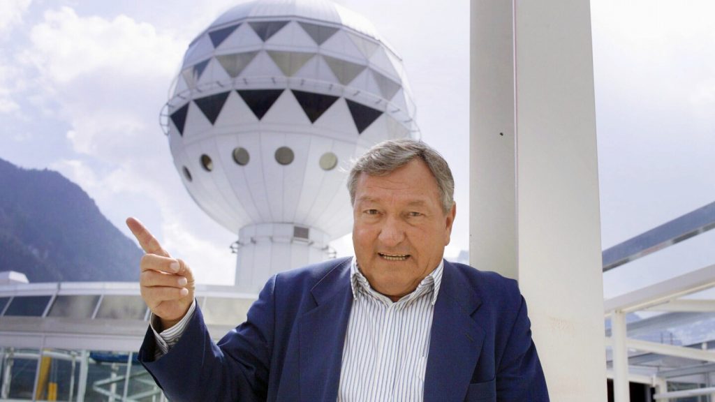 Erich von Däniken, Swiss writer who spawned alien archaeology, dies at 90