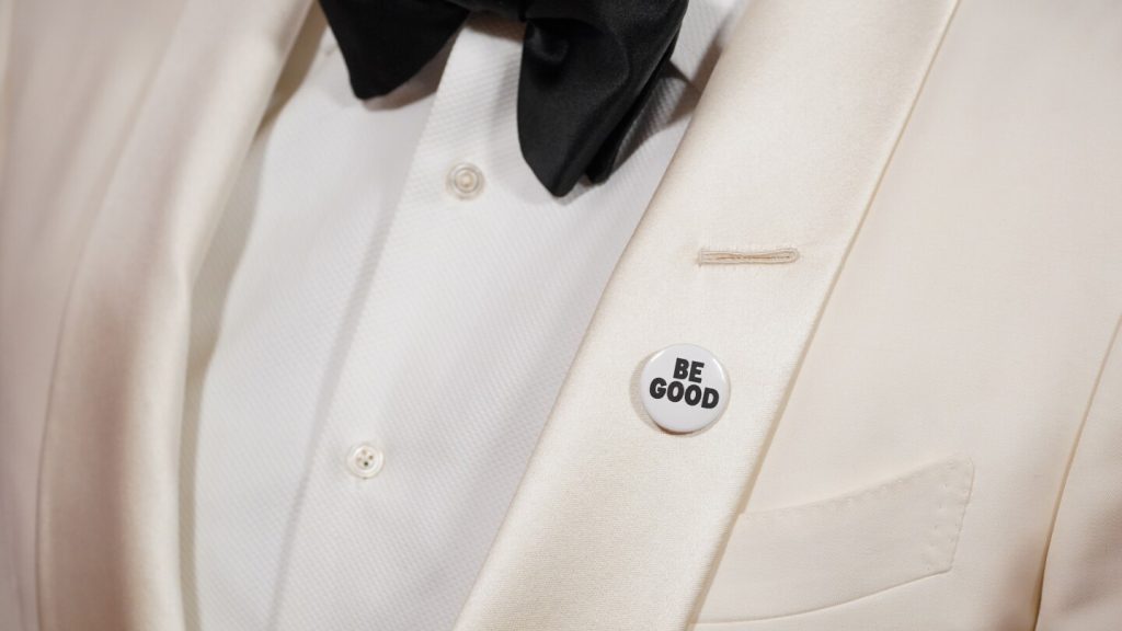 Celebrities wear pins protesting ICE at the Golden Globes