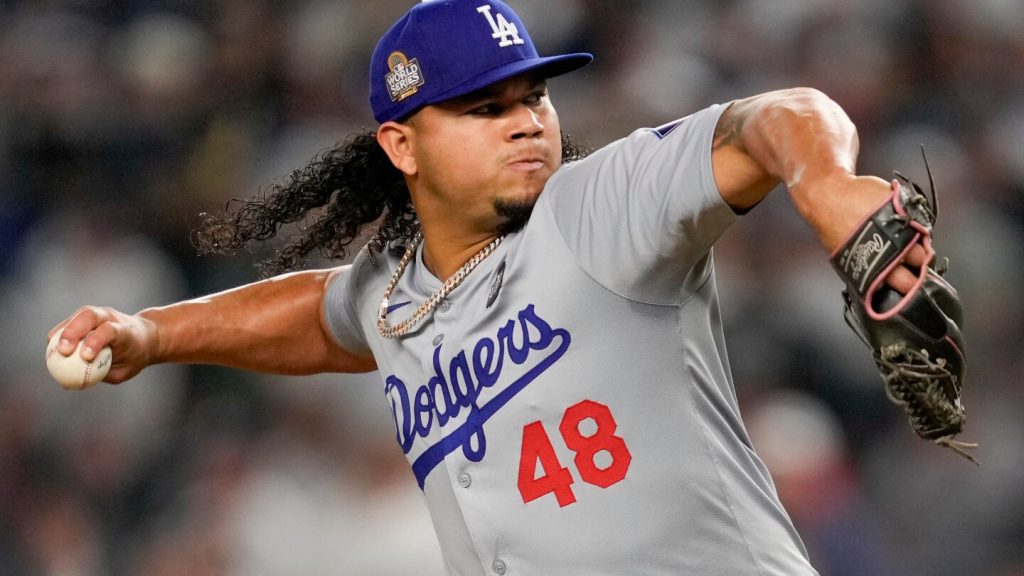 Dodgers sign reliever Brusdar Graterol to $2.8 million deal after he missed 2025 season
