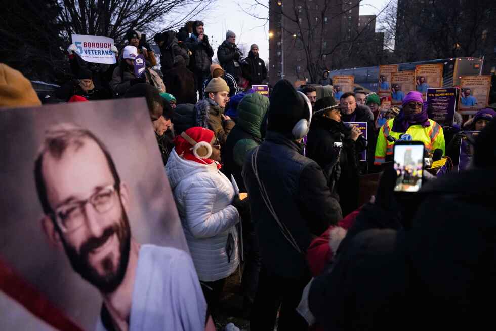 The Justice Department has opened a federal civil rights probe into the killing of Alex Pretti
