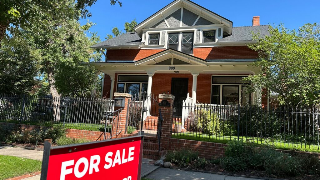 Average US long-term mortgage rate edges higher but remains near 2025 low
