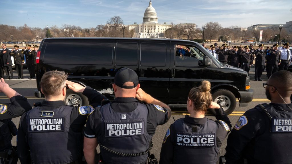 Washington Metropolitan Police officer dies from injuries suffered while helping stranded motorist