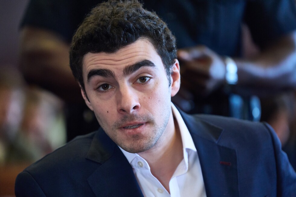 Judge bars federal prosecutors from seeking the death penalty against Luigi Mangione