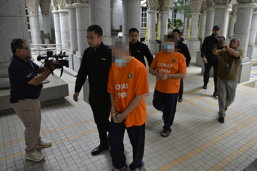 MACC Detains Two Senior Officials for Alleged RM900,000 Misappropriation and Fraudulent Umrah Claims