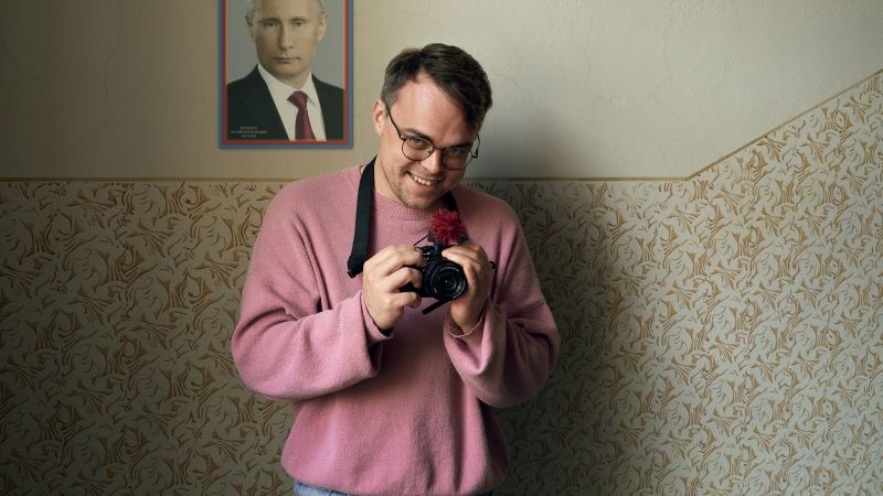 One Teacher’s Defiance Against Russia’s Propaganda Machine