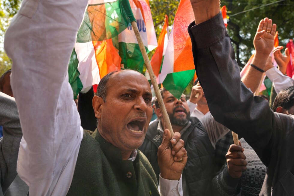 Indian unions and farmers stage a nationwide strike over interim trade deal with US
