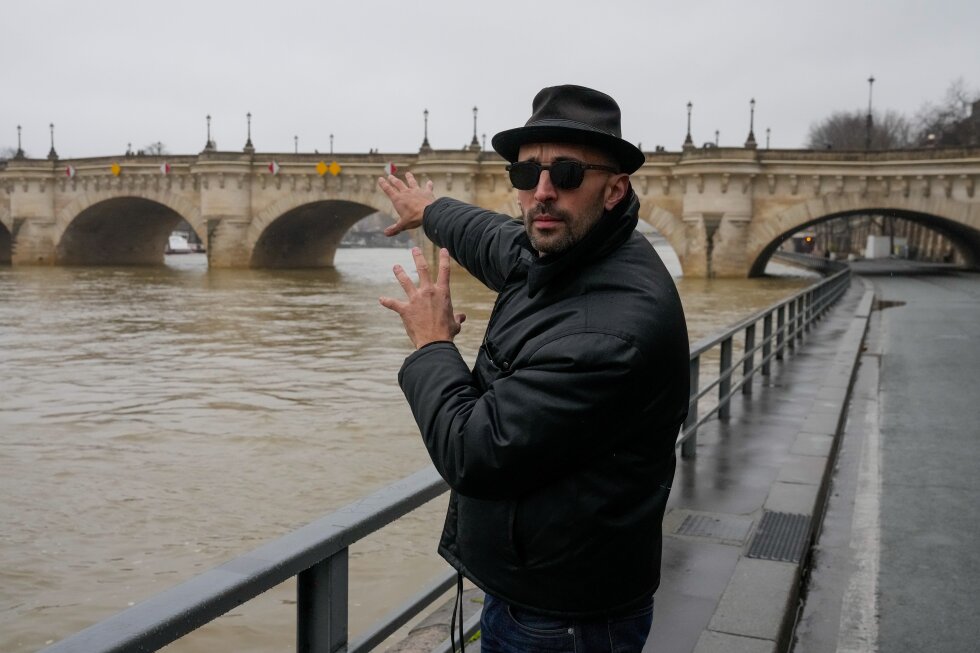 He is known as the French Banksy. Now artist JR plans to turn a Paris bridge into a massive cave