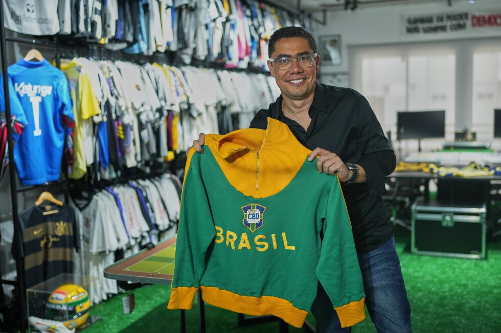 Pelé’s 1966 World Cup jacket draws new fans after Bad Bunny wears it at concerts in Brazil