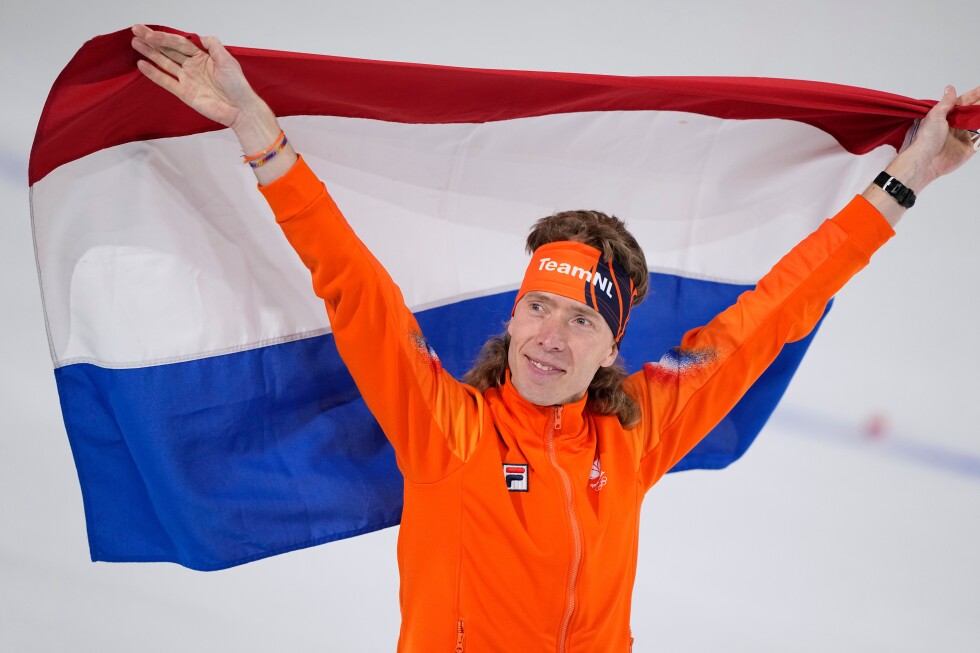 A 40-year-old Jorrit Bergsma becomes the oldest Olympic speedskating gold medalist